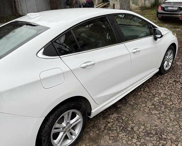 Белый Шевроле Круз, объемом двигателя 1.4 л и пробегом 79 тыс. км за 12900 $, фото 1 на Automoto.ua