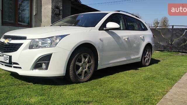 Белый Шевроле Круз, объемом двигателя 1.69 л и пробегом 202 тыс. км за 8300 $, фото 1 на Automoto.ua