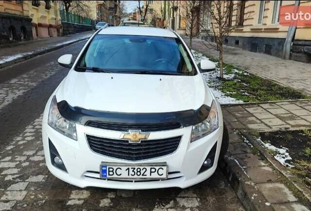 Белый Шевроле Круз, объемом двигателя 1.69 л и пробегом 300 тыс. км за 7000 $, фото 1 на Automoto.ua