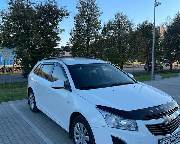 Белый Шевроле Круз, объемом двигателя 1.69 л и пробегом 240 тыс. км за 7600 $, фото 1 на Automoto.ua
