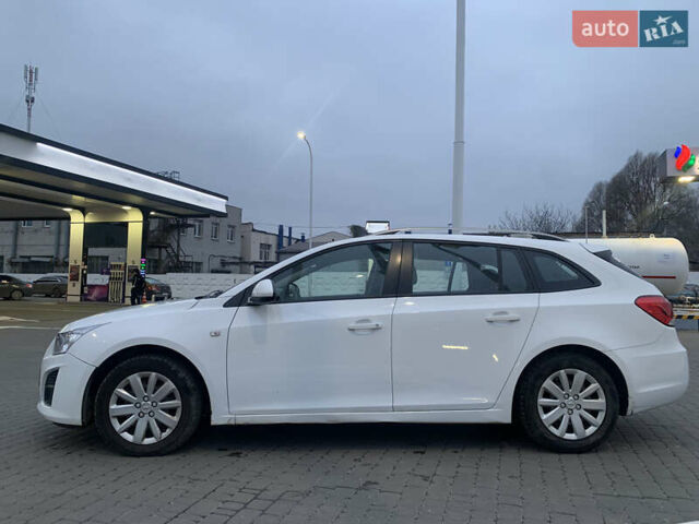 Белый Шевроле Круз, объемом двигателя 1.8 л и пробегом 140 тыс. км за 8000 $, фото 1 на Automoto.ua