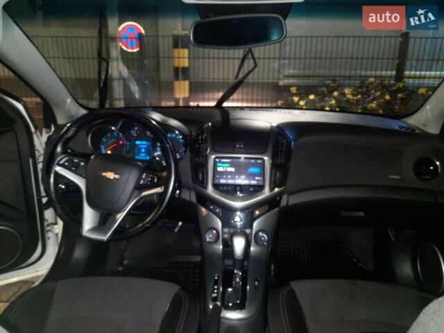Белый Шевроле Круз, объемом двигателя 1.8 л и пробегом 288 тыс. км за 7500 $, фото 1 на Automoto.ua