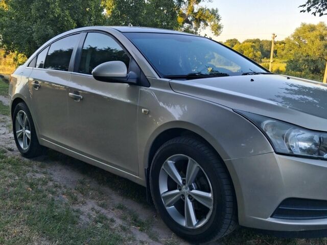 Бежевий Шевроле Круз, об'ємом двигуна 1.4 л та пробігом 226 тис. км за 5680 $, фото 1 на Automoto.ua