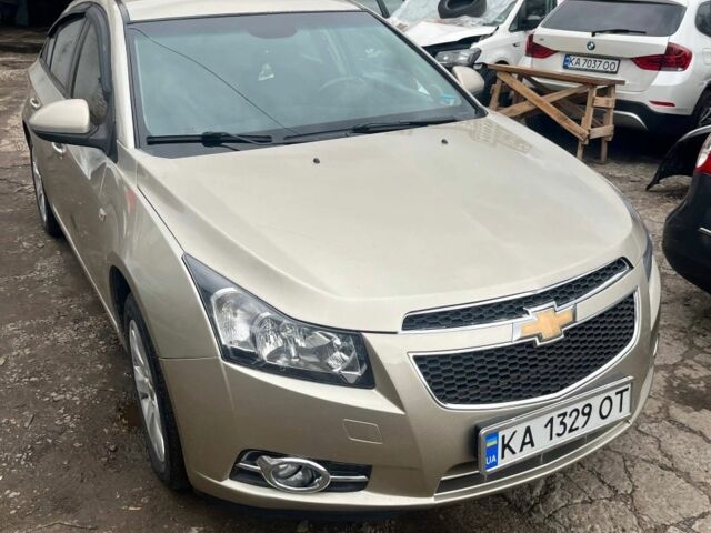 Бежевый Шевроле Круз, объемом двигателя 1.8 л и пробегом 420 тыс. км за 5550 $, фото 1 на Automoto.ua