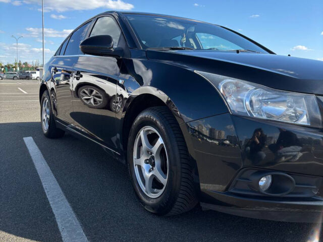 Чорний Шевроле Круз, об'ємом двигуна 1.6 л та пробігом 284 тис. км за 5500 $, фото 1 на Automoto.ua