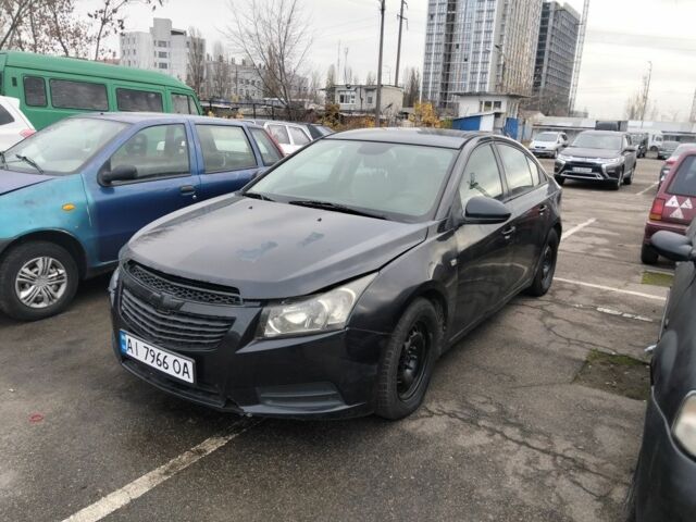 Черный Шевроле Круз, объемом двигателя 1.8 л и пробегом 325 тыс. км за 2150 $, фото 1 на Automoto.ua