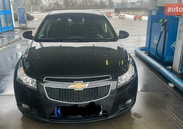 Черный Шевроле Круз, объемом двигателя 1.99 л и пробегом 246 тыс. км за 6000 $, фото 1 на Automoto.ua