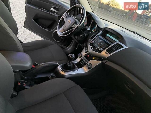 Черный Шевроле Круз, объемом двигателя 1.6 л и пробегом 190 тыс. км за 7000 $, фото 1 на Automoto.ua