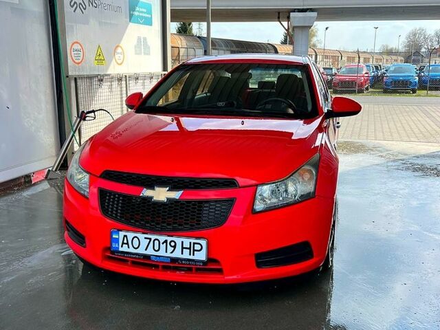 Красный Шевроле Круз, объемом двигателя 1.6 л и пробегом 180 тыс. км за 4500 $, фото 1 на Automoto.ua