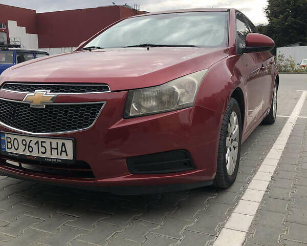 Красный Шевроле Круз, объемом двигателя 1.36 л и пробегом 150 тыс. км за 6500 $, фото 1 на Automoto.ua