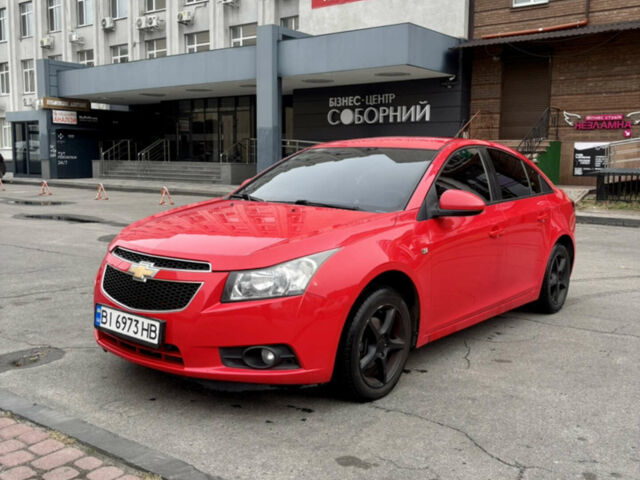 Красный Шевроле Круз, объемом двигателя 1.6 л и пробегом 169 тыс. км за 7600 $, фото 1 на Automoto.ua