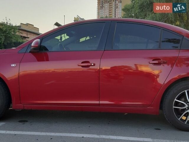 Красный Шевроле Круз, объемом двигателя 0 л и пробегом 111 тыс. км за 6900 $, фото 1 на Automoto.ua