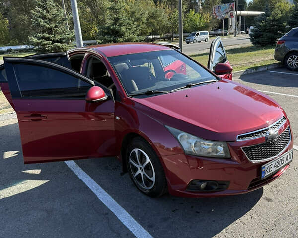 Красный Шевроле Круз, объемом двигателя 1.8 л и пробегом 180 тыс. км за 6800 $, фото 1 на Automoto.ua