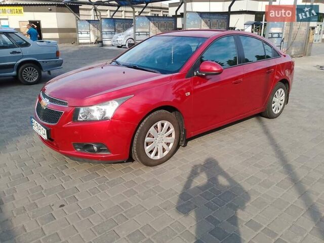 Красный Шевроле Круз, объемом двигателя 1.6 л и пробегом 170 тыс. км за 7500 $, фото 1 на Automoto.ua