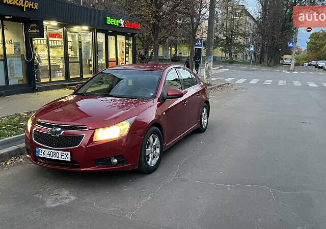 Красный Шевроле Круз, объемом двигателя 1.36 л и пробегом 204 тыс. км за 5399 $, фото 1 на Automoto.ua