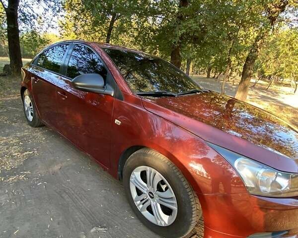 Красный Шевроле Круз, объемом двигателя 1.8 л и пробегом 180 тыс. км за 6800 $, фото 1 на Automoto.ua