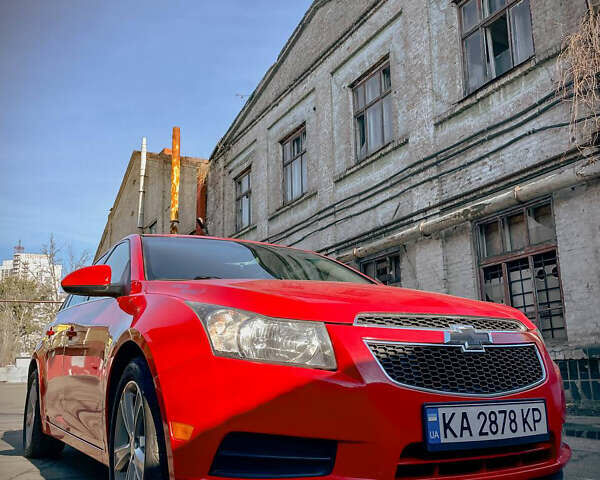 Красный Шевроле Круз, объемом двигателя 1.36 л и пробегом 160 тыс. км за 7500 $, фото 1 на Automoto.ua
