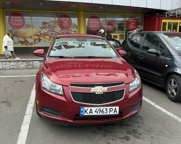 Красный Шевроле Круз, объемом двигателя 1.36 л и пробегом 220 тыс. км за 7500 $, фото 1 на Automoto.ua