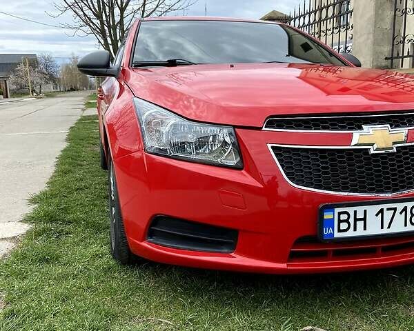 Красный Шевроле Круз, объемом двигателя 1.8 л и пробегом 146 тыс. км за 7200 $, фото 1 на Automoto.ua