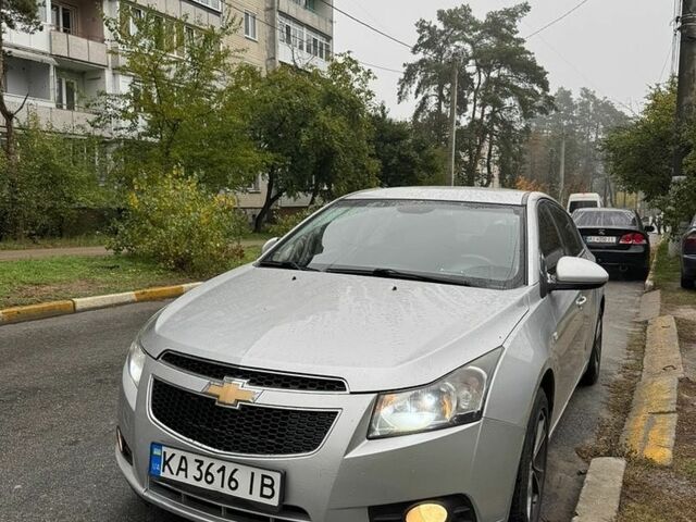 Серый Шевроле Круз, объемом двигателя 1.8 л и пробегом 221 тыс. км за 6400 $, фото 1 на Automoto.ua