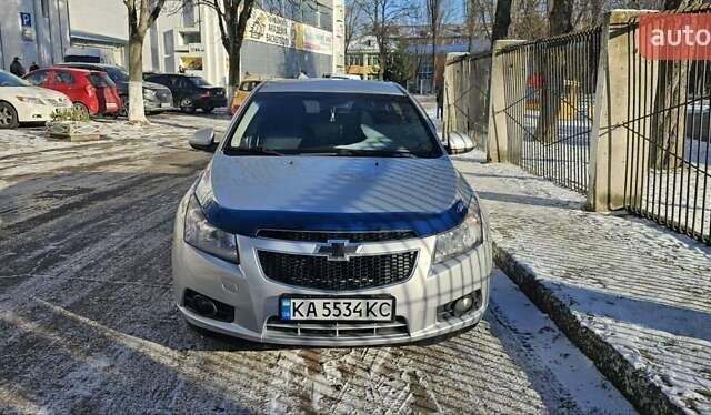 Серый Шевроле Круз, объемом двигателя 1.8 л и пробегом 260 тыс. км за 5500 $, фото 1 на Automoto.ua