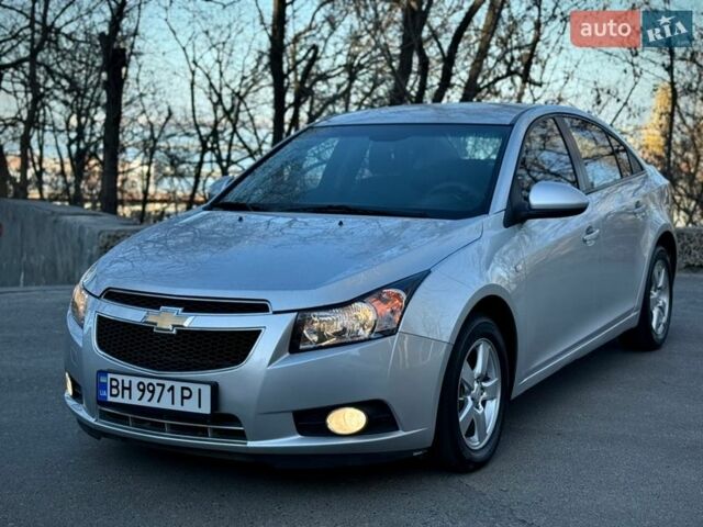 Серый Шевроле Круз, объемом двигателя 1.8 л и пробегом 163 тыс. км за 5900 $, фото 1 на Automoto.ua