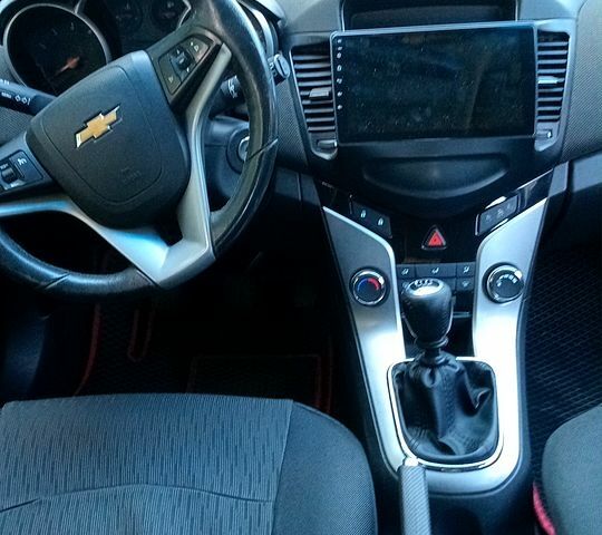 Серый Шевроле Круз, объемом двигателя 1.6 л и пробегом 53 тыс. км за 9000 $, фото 1 на Automoto.ua