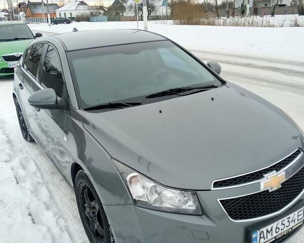 Серый Шевроле Круз, объемом двигателя 1.8 л и пробегом 242 тыс. км за 6800 $, фото 1 на Automoto.ua