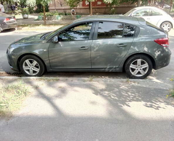 Серый Шевроле Круз, объемом двигателя 1.7 л и пробегом 195 тыс. км за 7700 $, фото 1 на Automoto.ua