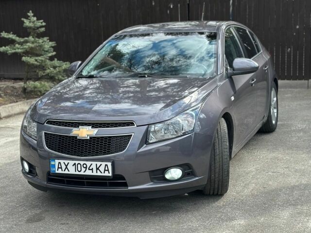 Серый Шевроле Круз, объемом двигателя 1.8 л и пробегом 280 тыс. км за 8000 $, фото 1 на Automoto.ua