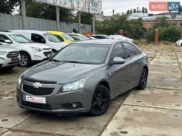 Серый Шевроле Круз, объемом двигателя 1.6 л и пробегом 317 тыс. км за 5800 $, фото 1 на Automoto.ua