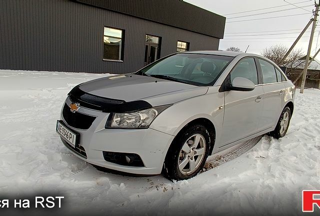 Серый Шевроле Круз, объемом двигателя 1.6 л и пробегом 145 тыс. км за 5500 $, фото 1 на Automoto.ua