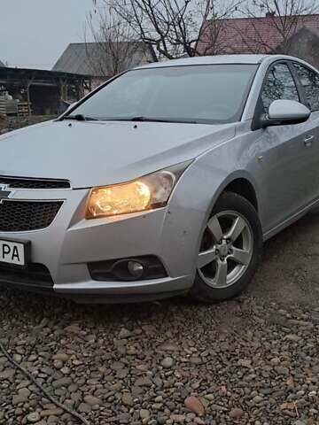 Серый Шевроле Круз, объемом двигателя 1.6 л и пробегом 150 тыс. км за 5950 $, фото 1 на Automoto.ua