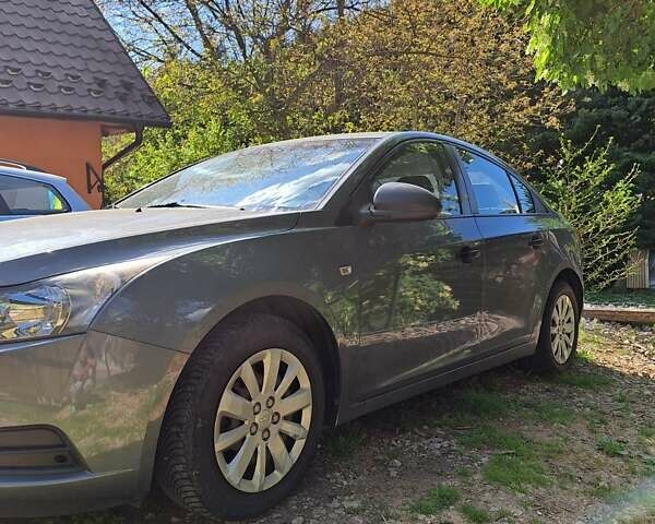 Серый Шевроле Круз, объемом двигателя 1.6 л и пробегом 99 тыс. км за 5421 $, фото 1 на Automoto.ua