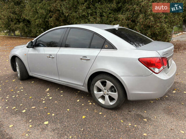 Серый Шевроле Круз, объемом двигателя 1.6 л и пробегом 205 тыс. км за 6500 $, фото 1 на Automoto.ua