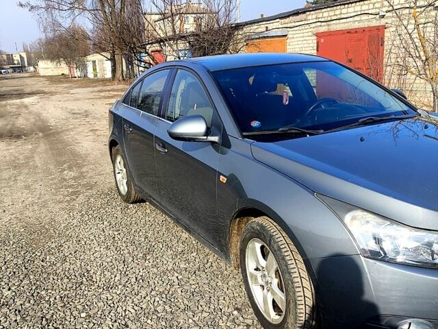 Серый Шевроле Круз, объемом двигателя 1.6 л и пробегом 193 тыс. км за 5000 $, фото 1 на Automoto.ua