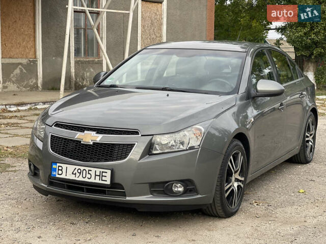 Серый Шевроле Круз, объемом двигателя 1.8 л и пробегом 177 тыс. км за 6650 $, фото 1 на Automoto.ua