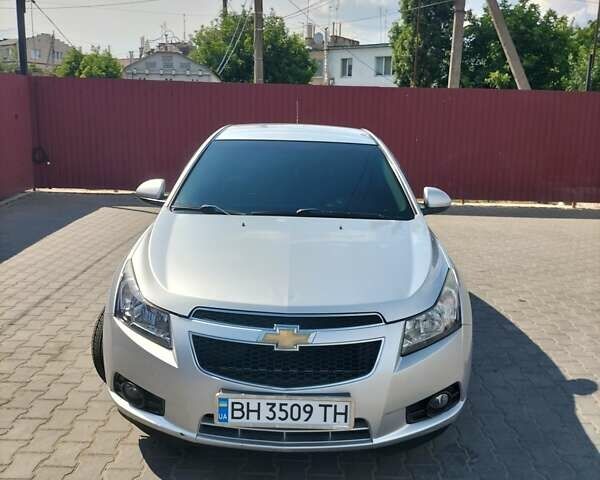 Серый Шевроле Круз, объемом двигателя 1.6 л и пробегом 124 тыс. км за 6300 $, фото 1 на Automoto.ua