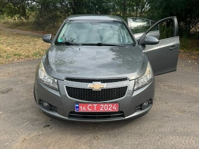 Серый Шевроле Круз, объемом двигателя 1.8 л и пробегом 208 тыс. км за 7000 $, фото 1 на Automoto.ua