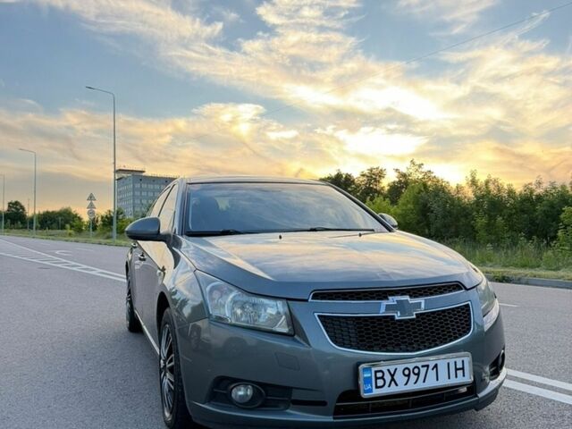 Серый Шевроле Круз, объемом двигателя 1.8 л и пробегом 199 тыс. км за 5650 $, фото 1 на Automoto.ua