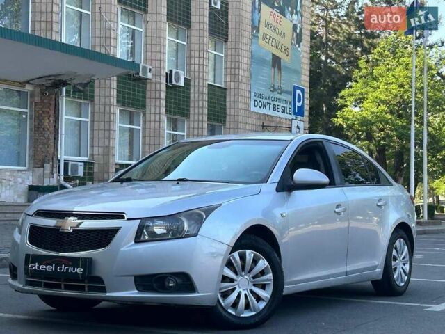 Серый Шевроле Круз, объемом двигателя 1.8 л и пробегом 206 тыс. км за 6599 $, фото 1 на Automoto.ua