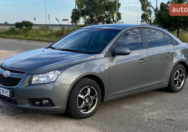 Серый Шевроле Круз, объемом двигателя 1.8 л и пробегом 192 тыс. км за 5700 $, фото 1 на Automoto.ua