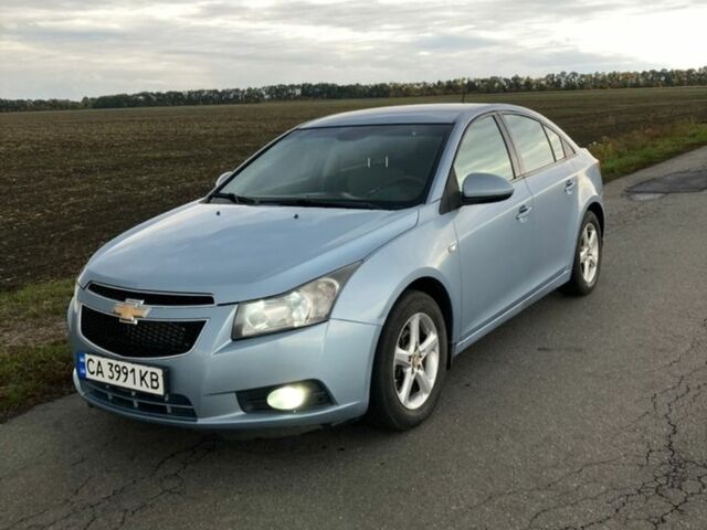 Серый Шевроле Круз, объемом двигателя 1.8 л и пробегом 257 тыс. км за 6150 $, фото 1 на Automoto.ua