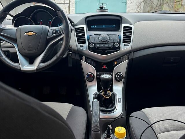 Сірий Шевроле Круз, об'ємом двигуна 1.8 л та пробігом 25000 тис. км за 6000 $, фото 1 на Automoto.ua