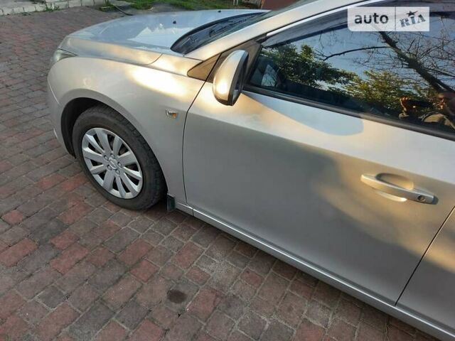 Серый Шевроле Круз, объемом двигателя 1.6 л и пробегом 222 тыс. км за 6500 $, фото 1 на Automoto.ua