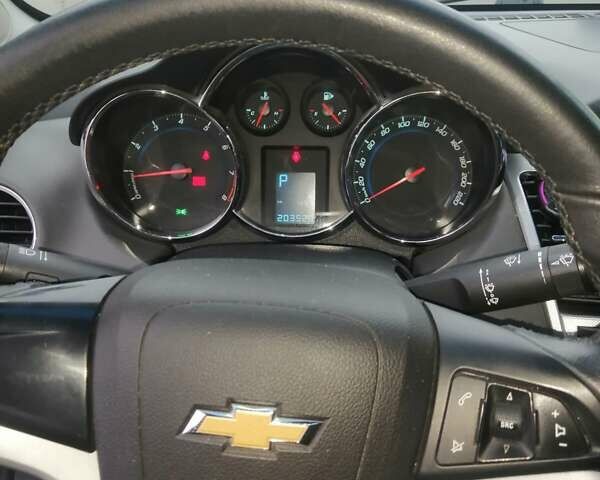 Серый Шевроле Круз, объемом двигателя 1.8 л и пробегом 204 тыс. км за 6300 $, фото 1 на Automoto.ua