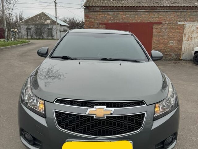 Серый Шевроле Круз, объемом двигателя 1.8 л и пробегом 3 тыс. км за 7000 $, фото 1 на Automoto.ua