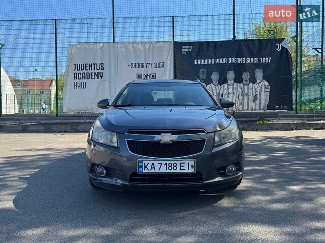 Серый Шевроле Круз, объемом двигателя 1.8 л и пробегом 182 тыс. км за 6200 $, фото 1 на Automoto.ua
