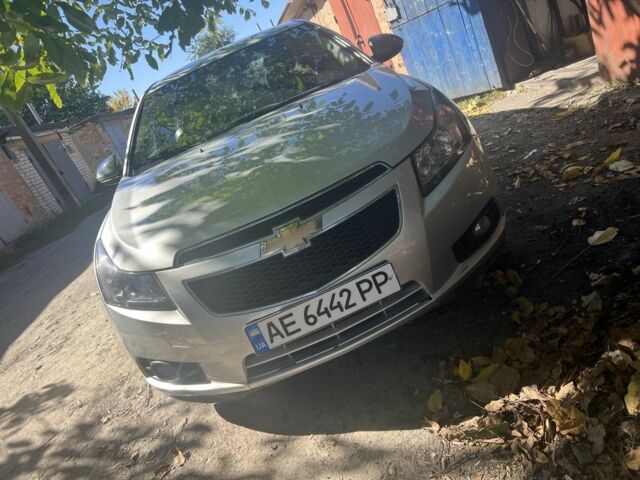 Серый Шевроле Круз, объемом двигателя 1.8 л и пробегом 177 тыс. км за 6000 $, фото 1 на Automoto.ua