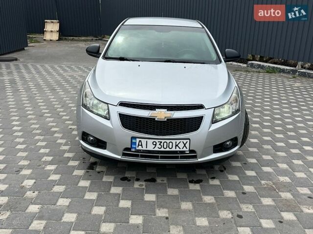 Серый Шевроле Круз, объемом двигателя 1.8 л и пробегом 240 тыс. км за 6200 $, фото 1 на Automoto.ua